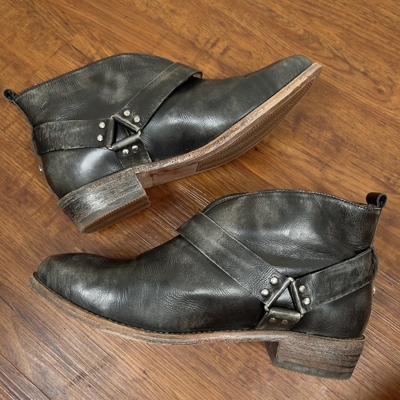 KOOLABURRA BY UGG | DAME HARNESS ANKLE BOOTS DISTRESSED LEATHER - Picture 10 of 13